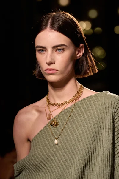 Look 1